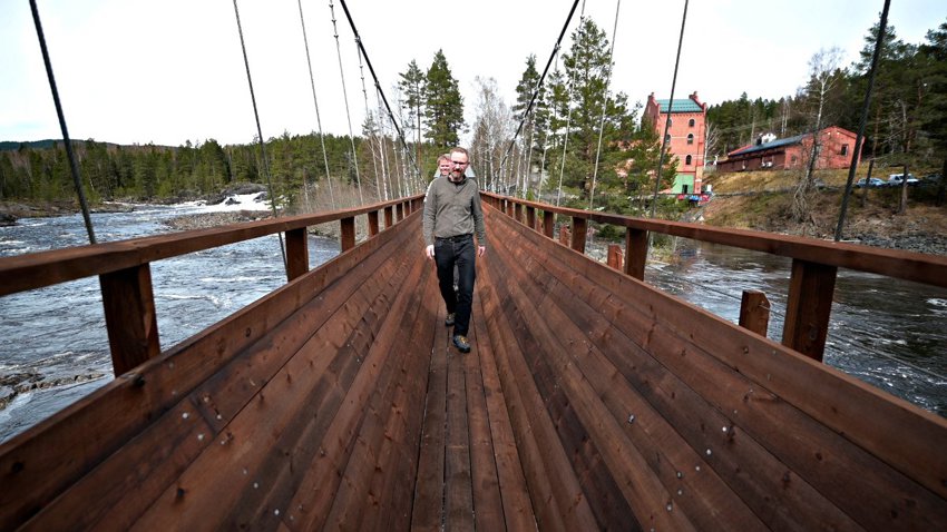 Den nyrestaurerte tømmerrenna på Labro